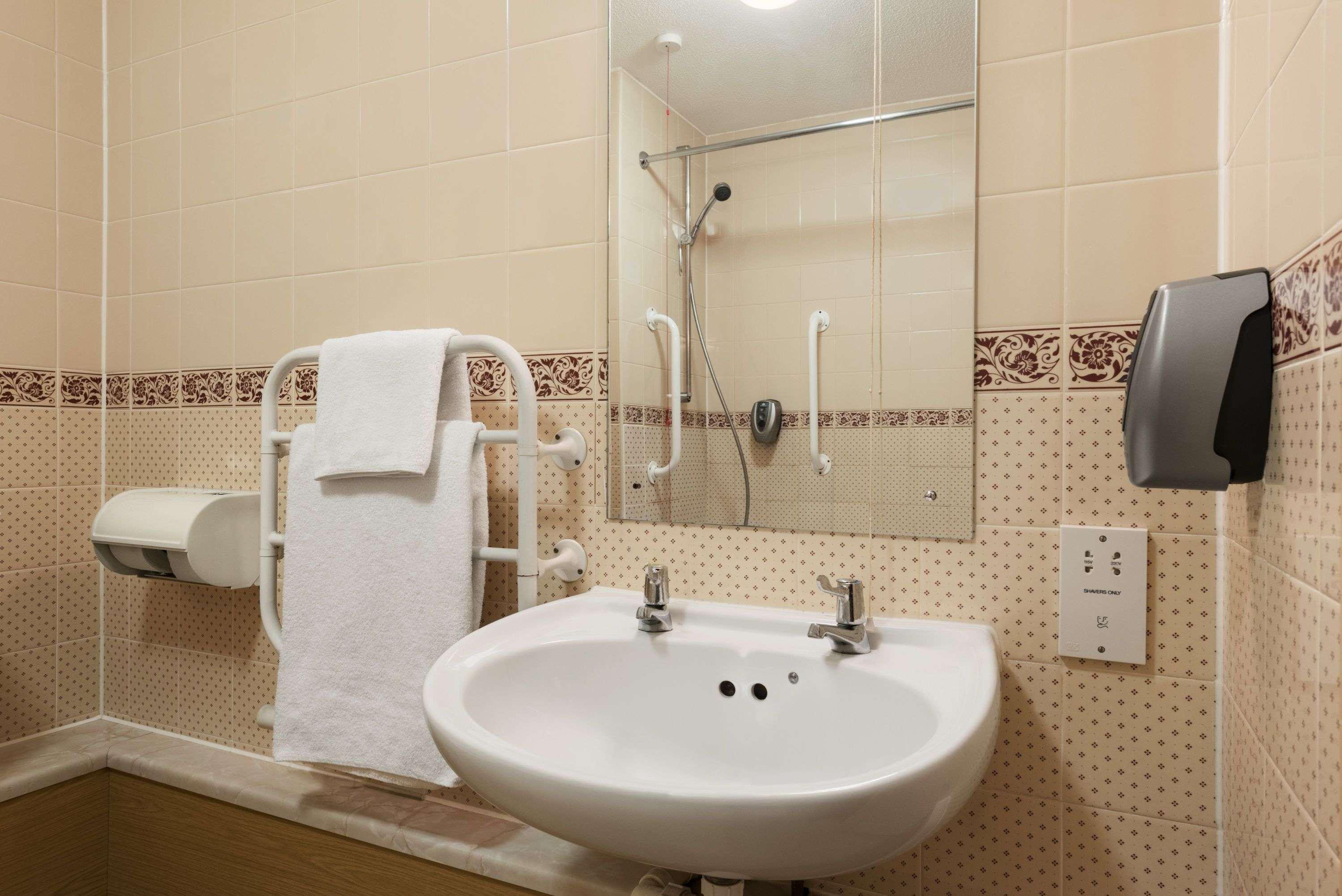 Hotel Days Tewkesbury 3*